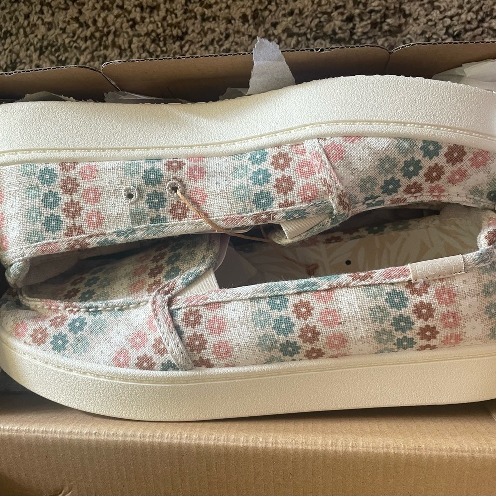 NWT Roxy Shoes size 11